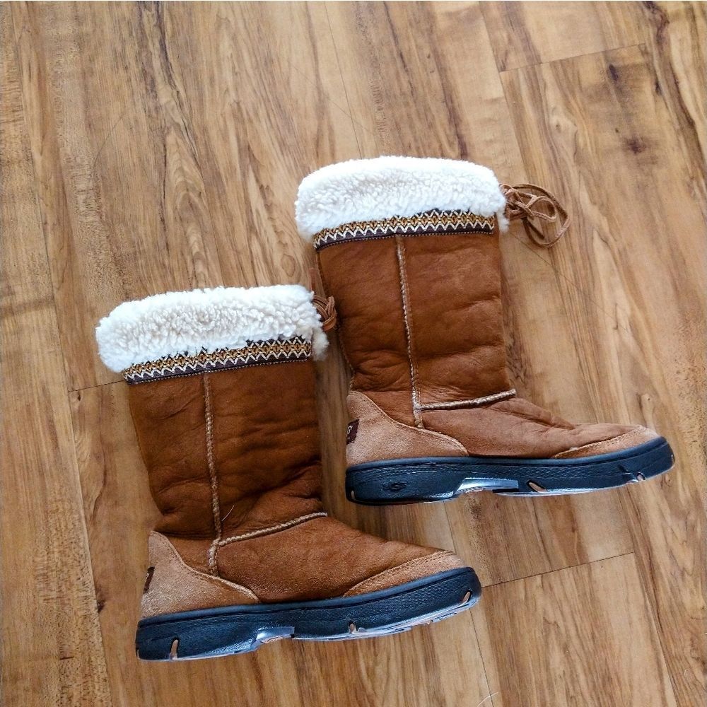 Ugg Embroidered Two Toned Leather Winter Boots Women's Size 7 - Picture 6 of 11